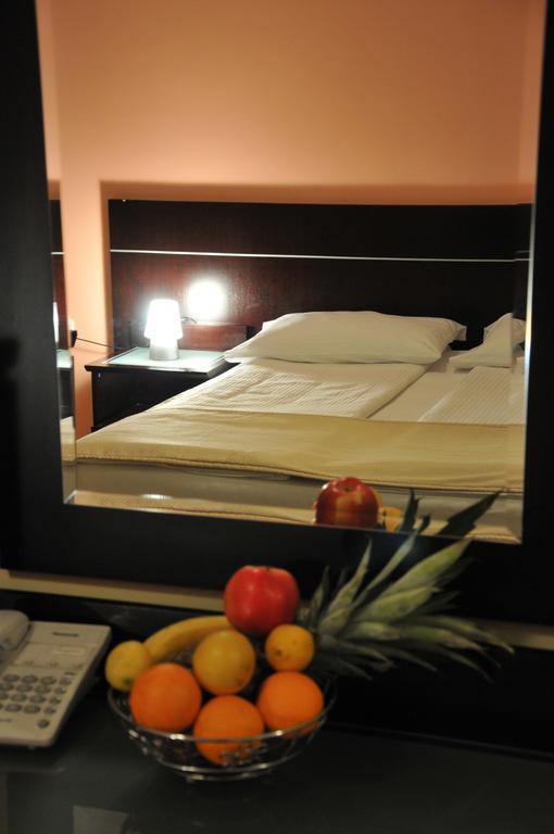 Hotel Beograd Lukavica Ruang foto