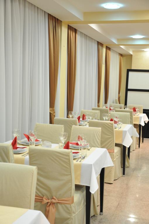 Hotel Beograd Lukavica Bagian luar foto