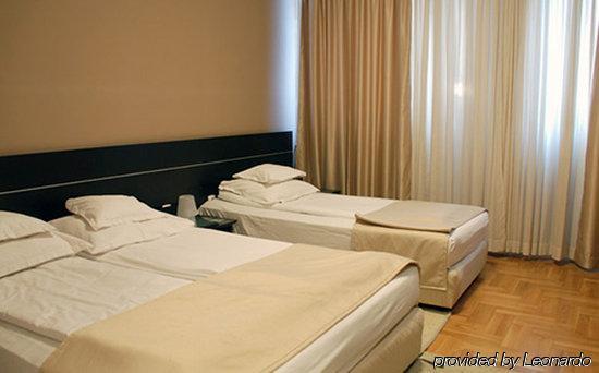 Hotel Beograd Lukavica Bagian luar foto